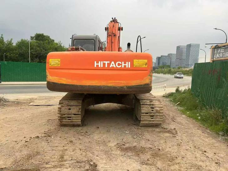 Buy Hitachi ZX200-6 Used Excavator / 1