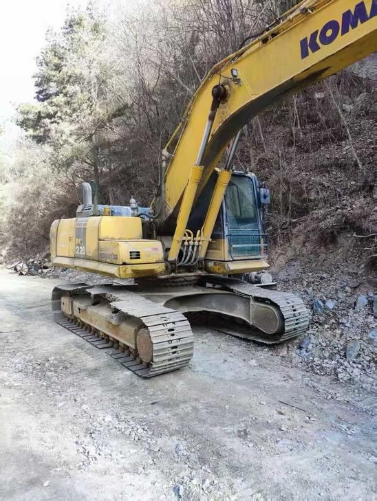 Buy Komatsu PC220-8 Used Excavator / 1