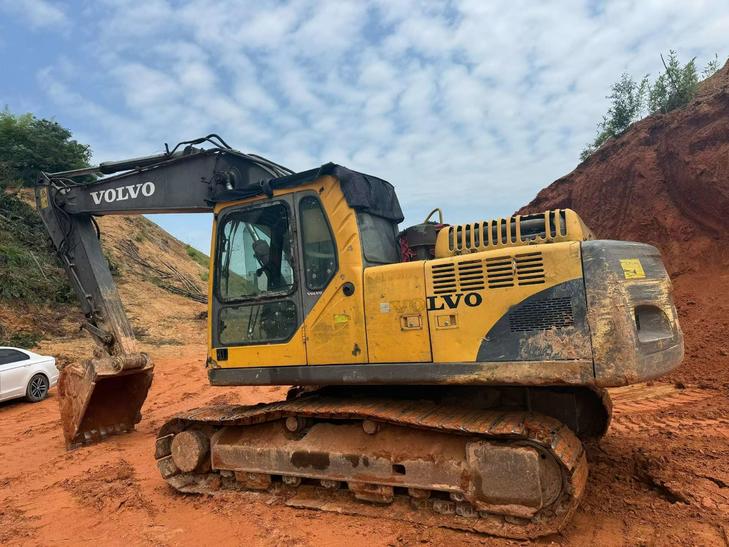 Buy Volvo EC210B Used Excavator / 1