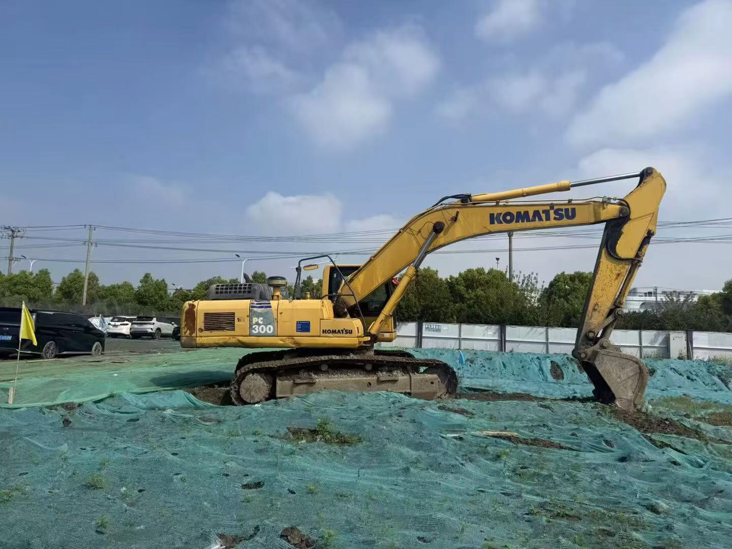 Buy Komatsu PC300 Used Excavator / 1