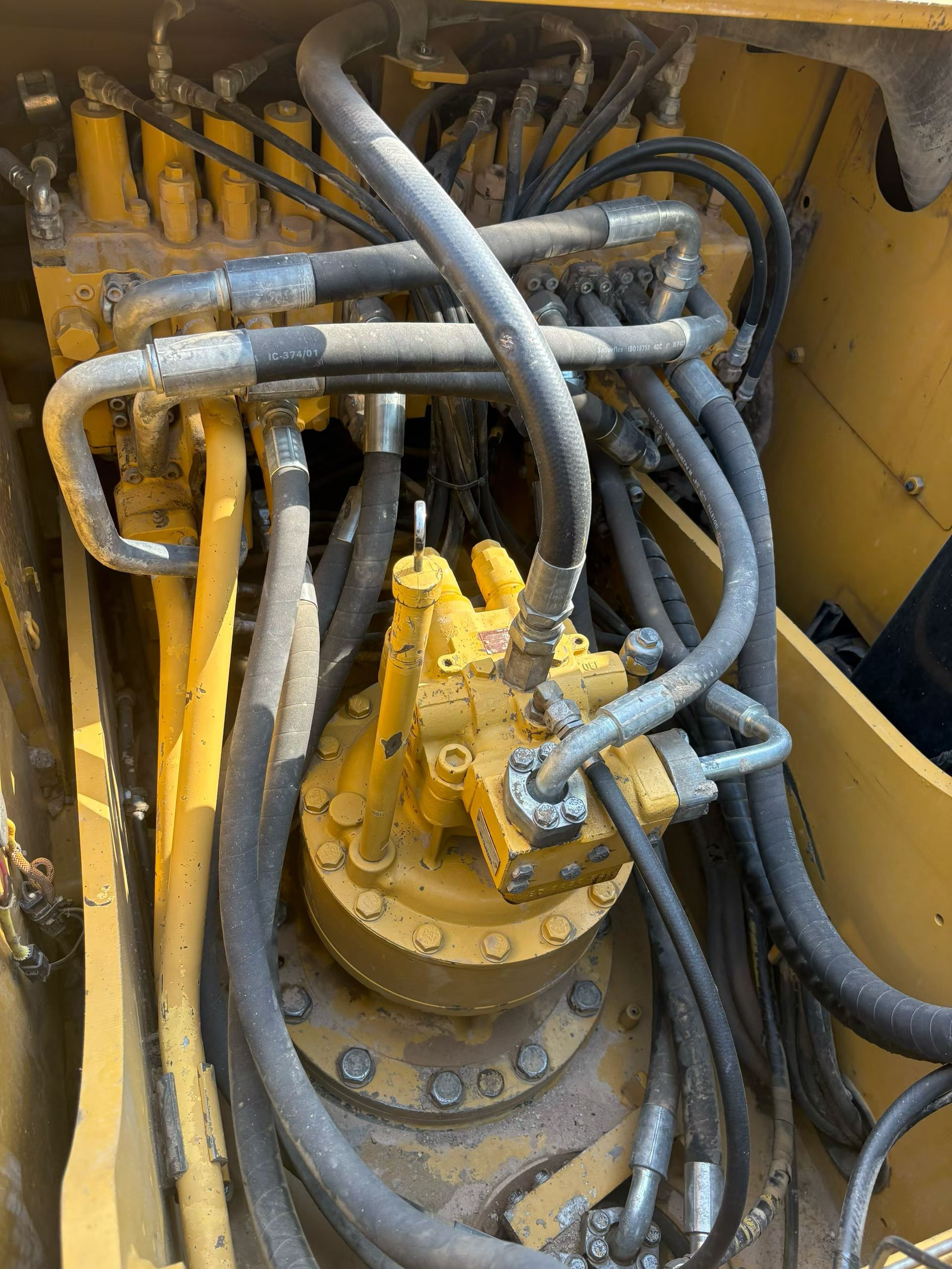 Buy Caterpillar 320D Used Excavator / 7