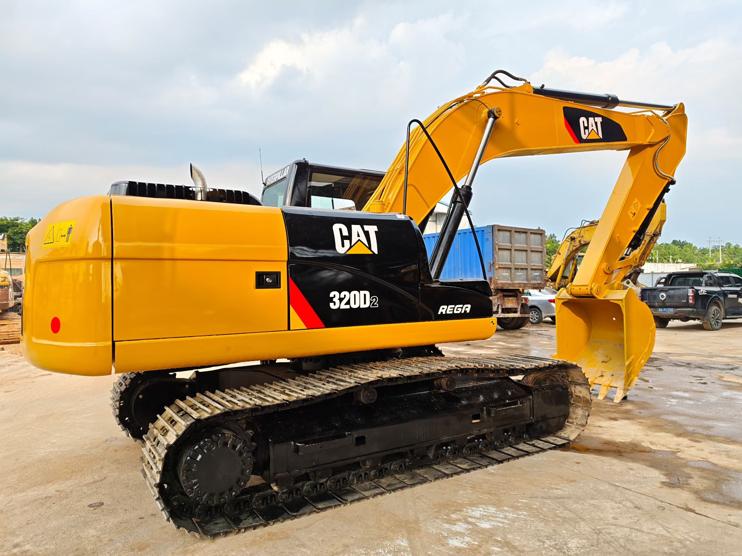 Buy Caterpillar 320D Used Excavator / 3