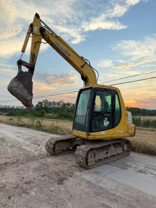 Buy Komatsu PC60 Used Excavator / 1