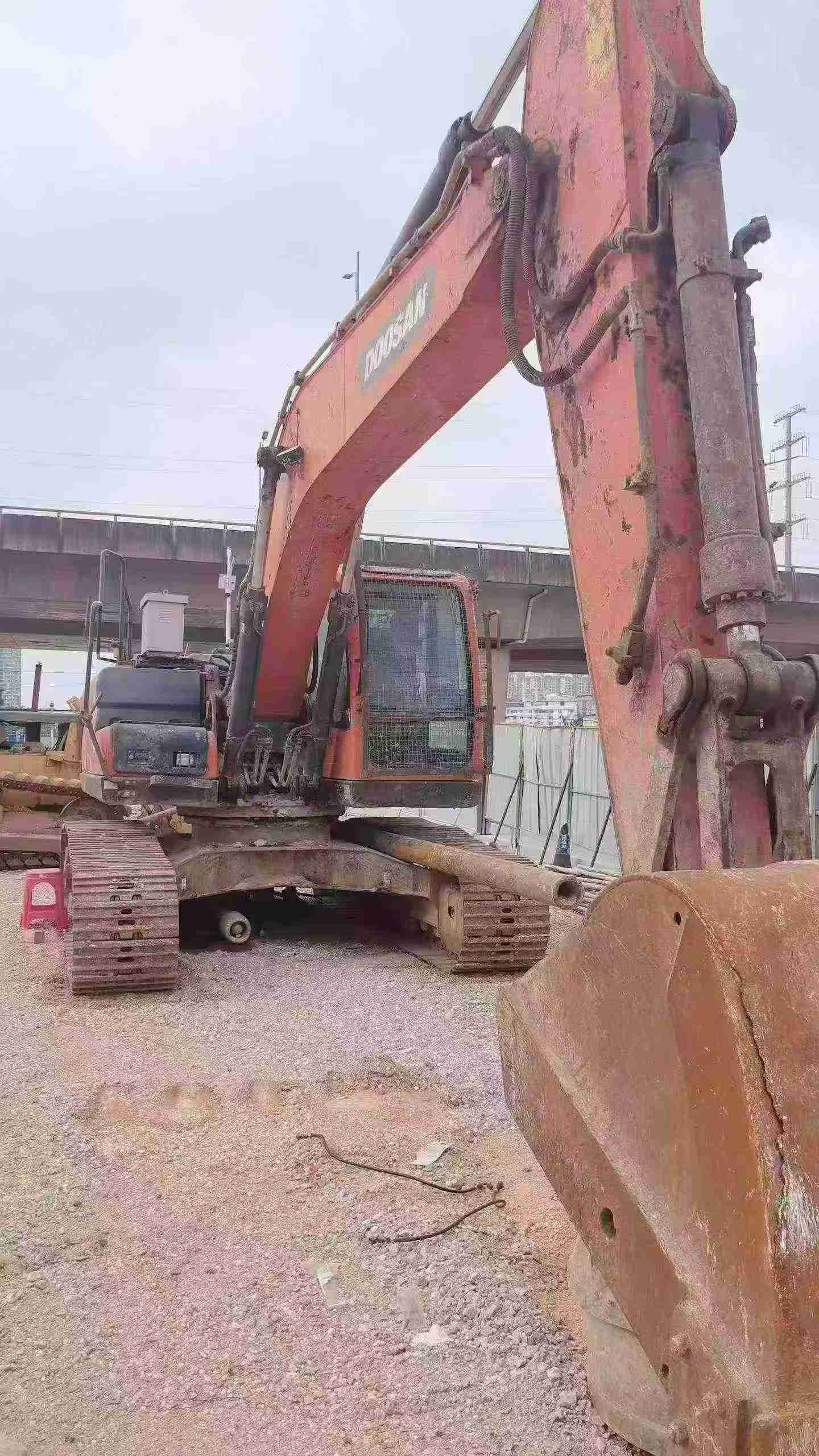 Buy Doosan DH220-3 Used Excavator / 2