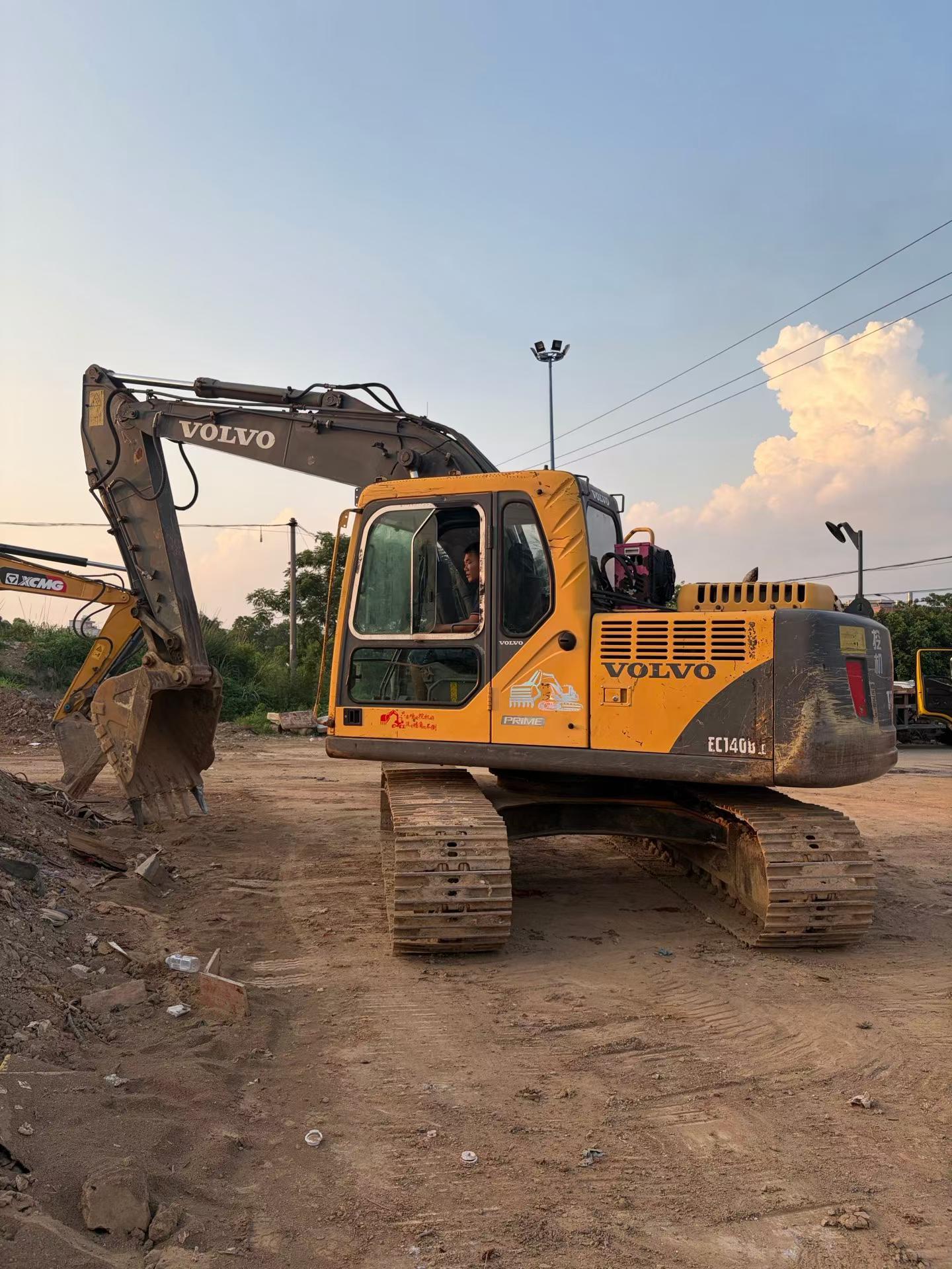 Buy Volvo EC140 Used Excavator / 3
