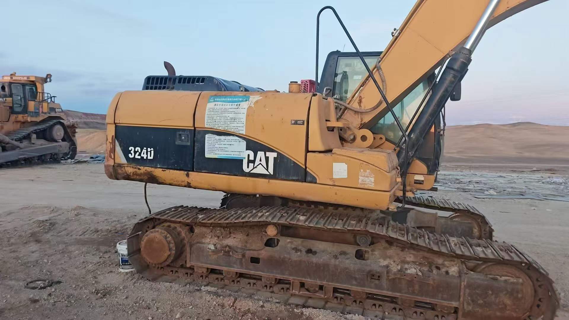 Buy Caterpillar 324D Used Excavator / 3