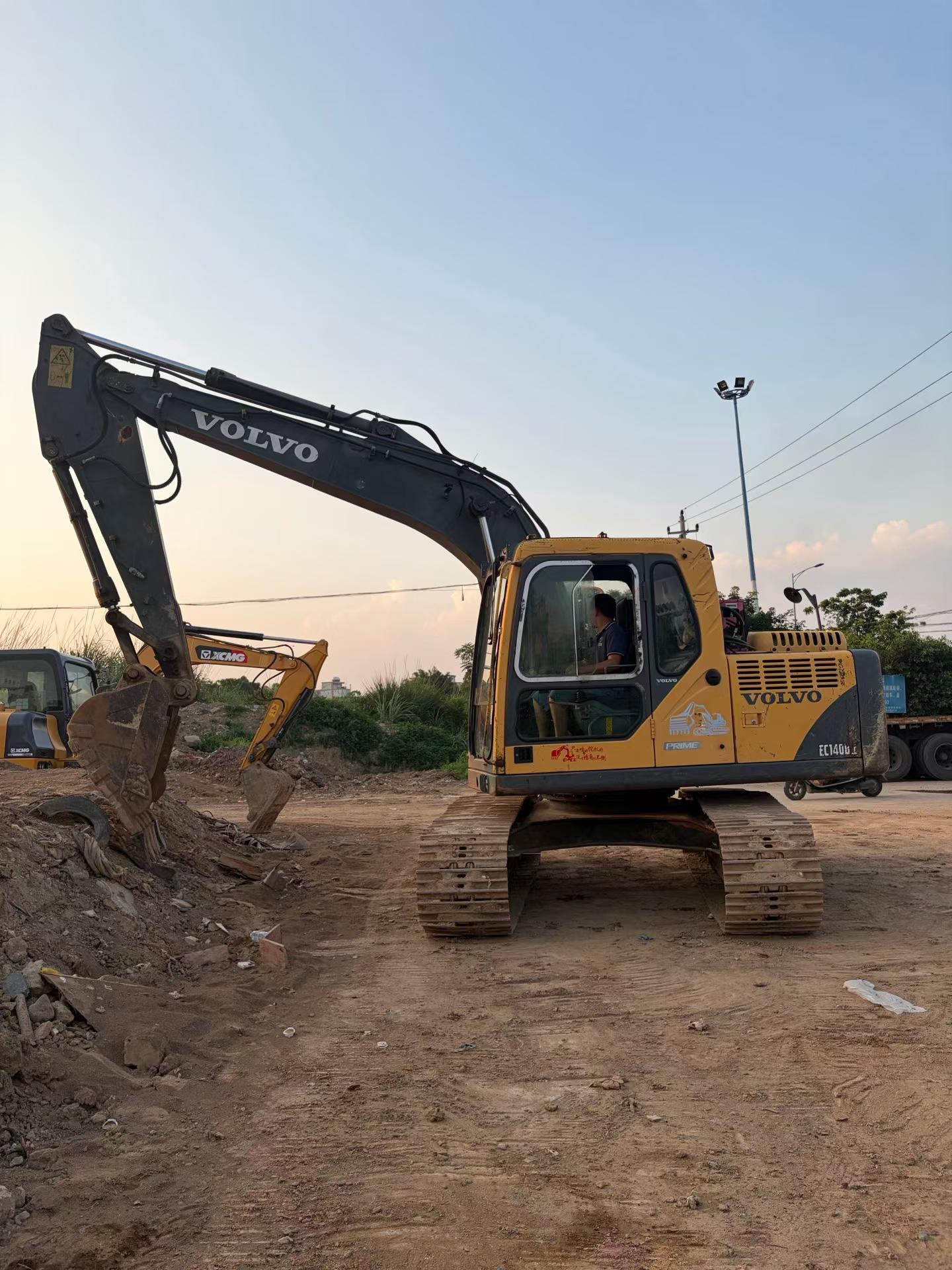 Buy Volvo EC140 Used Excavator / 4