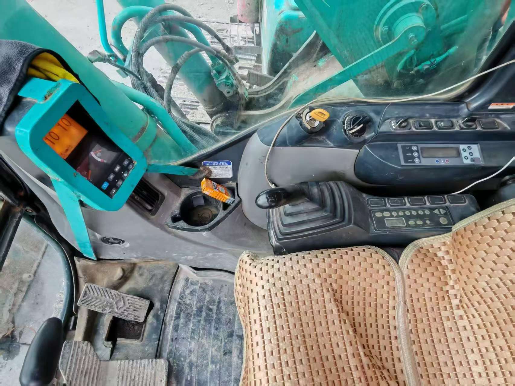 Buy Kobelco SK200-2 Used Excavator / 6 Buy Kobelco SK200-2 Used Excavator / 6