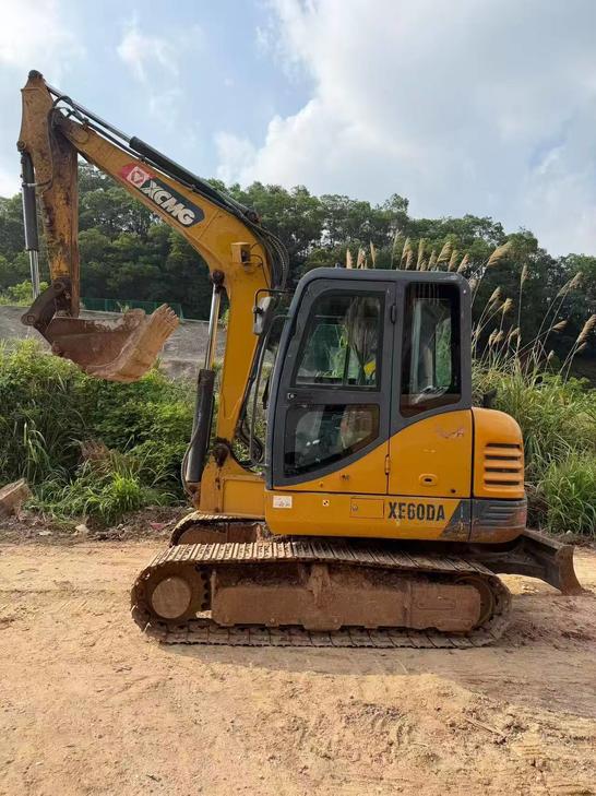 Buy XCMG XE60 Used Excavator / 1