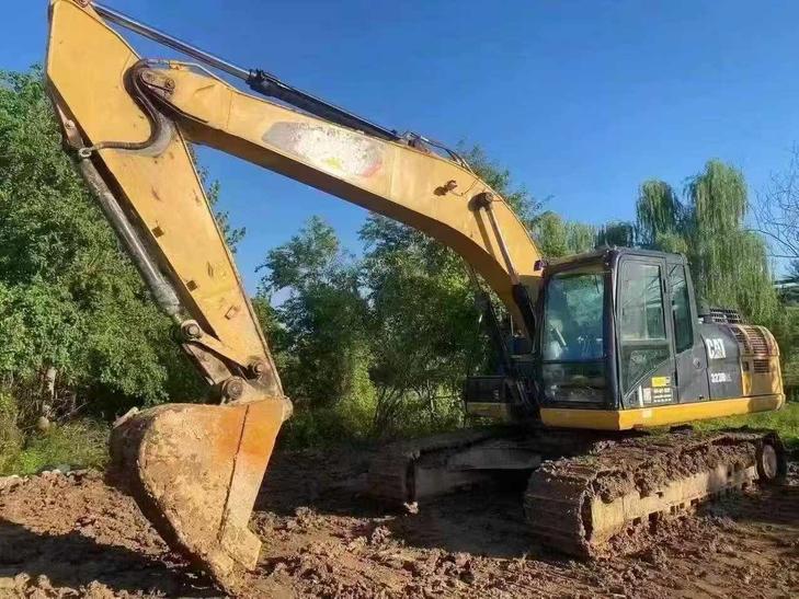 Buy Caterpillar 323 Used Excavator / 1
