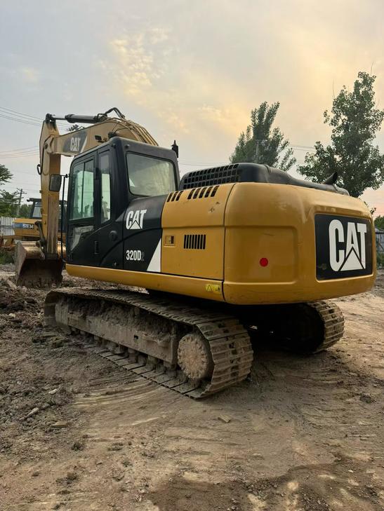 Buy Caterpillar 320D Used Excavator / 1
