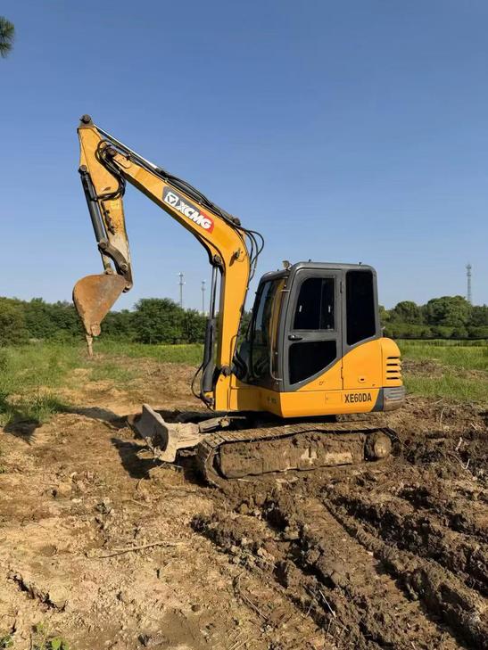 Buy XCMG XE60 Used Excavator / 1