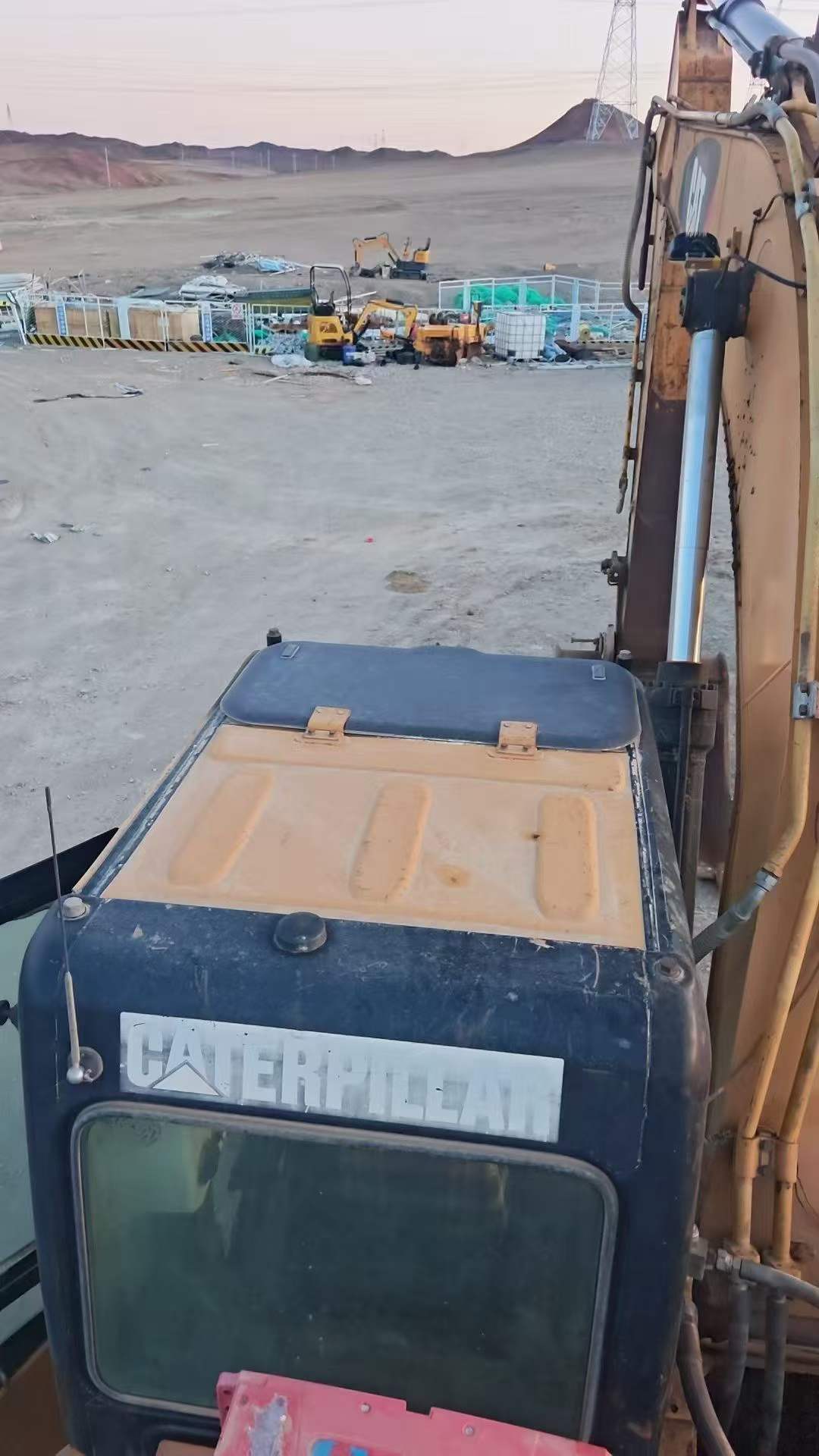 Buy Caterpillar 324D Used Excavator / 8