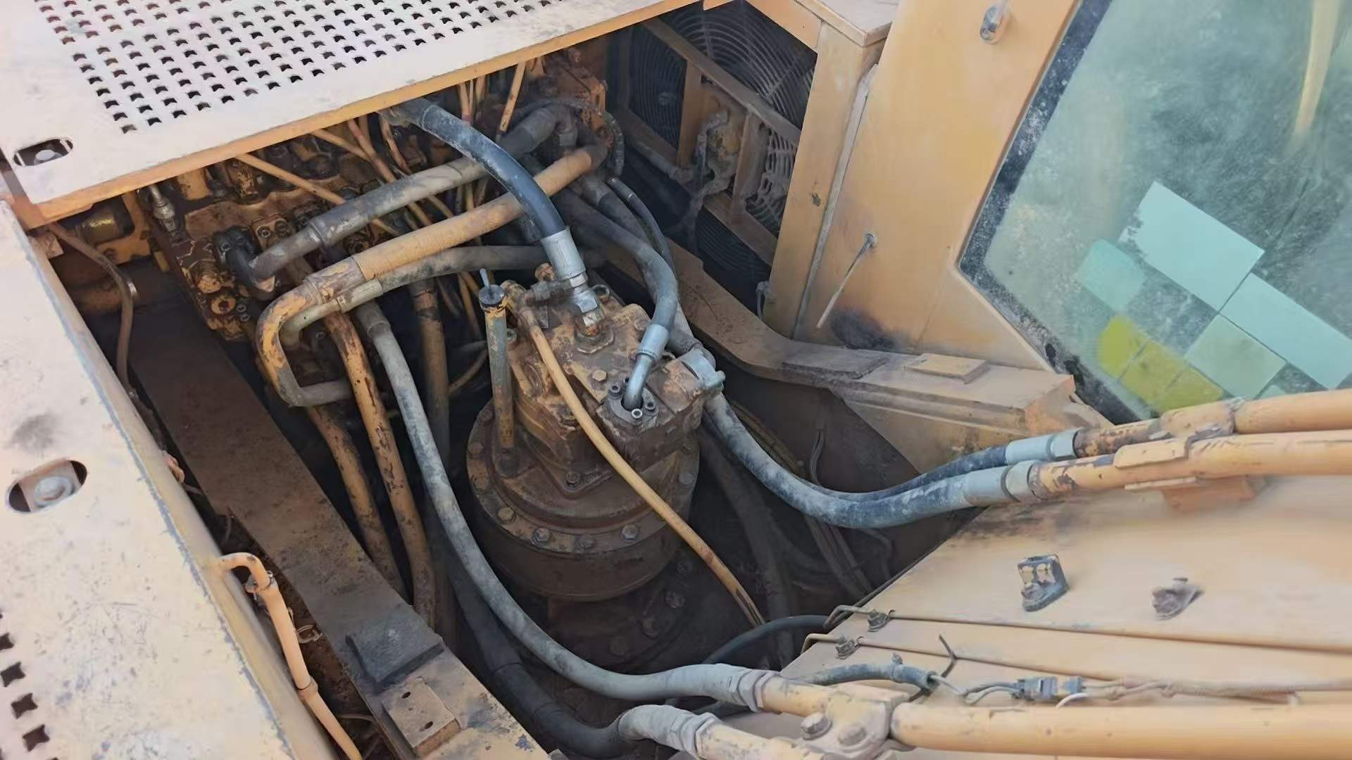 Buy Caterpillar 322B Used Excavator / 5