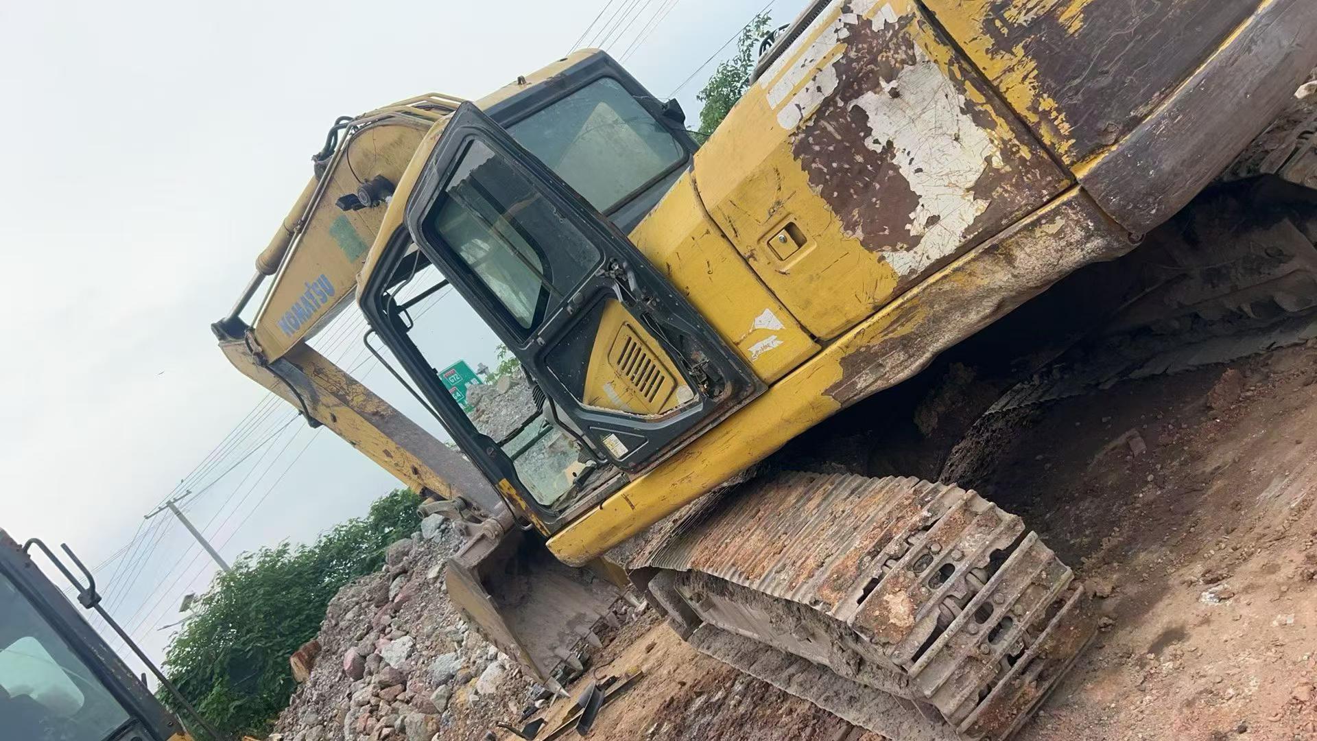 Buy Komatsu PC200-7 Used Excavator / 2