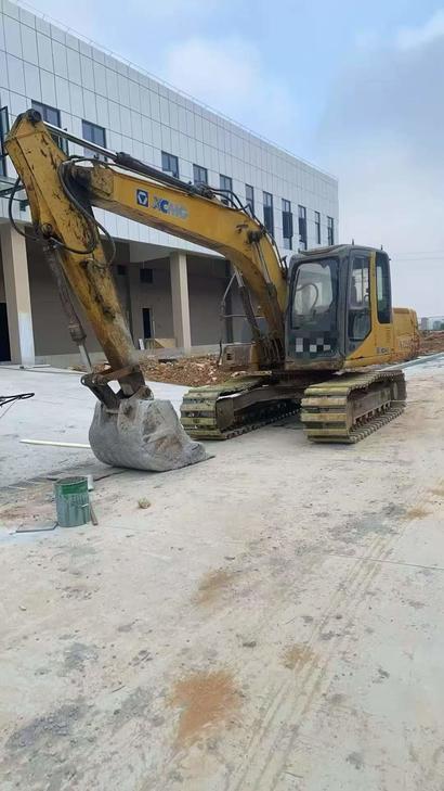Buy XCMG XE150 Used Excavator / 1