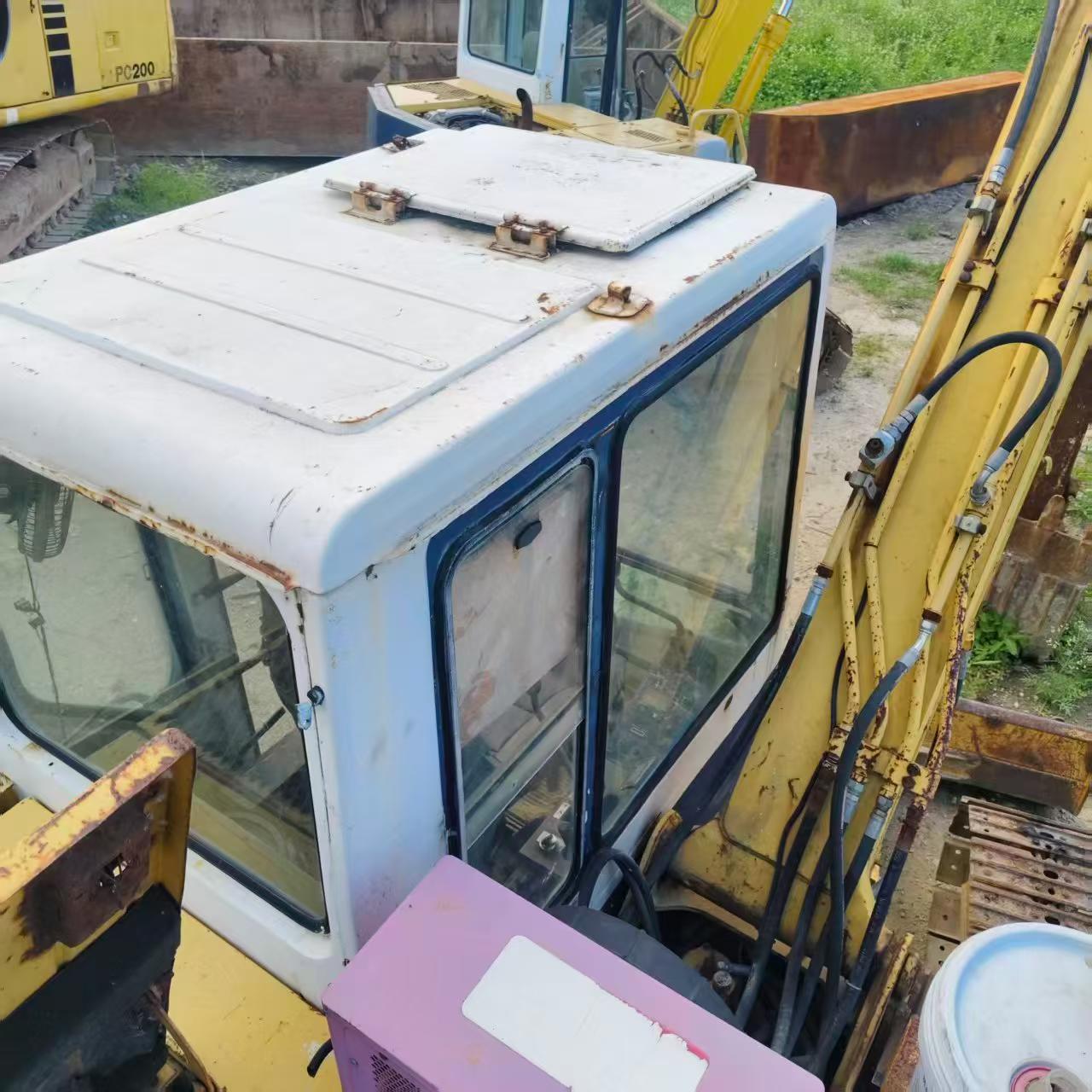 Buy Komatsu PC60-6 Used Excavator / 4