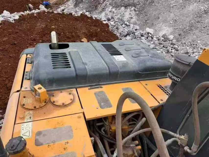 Buy Hyundai R215VS Used Excavator / 3