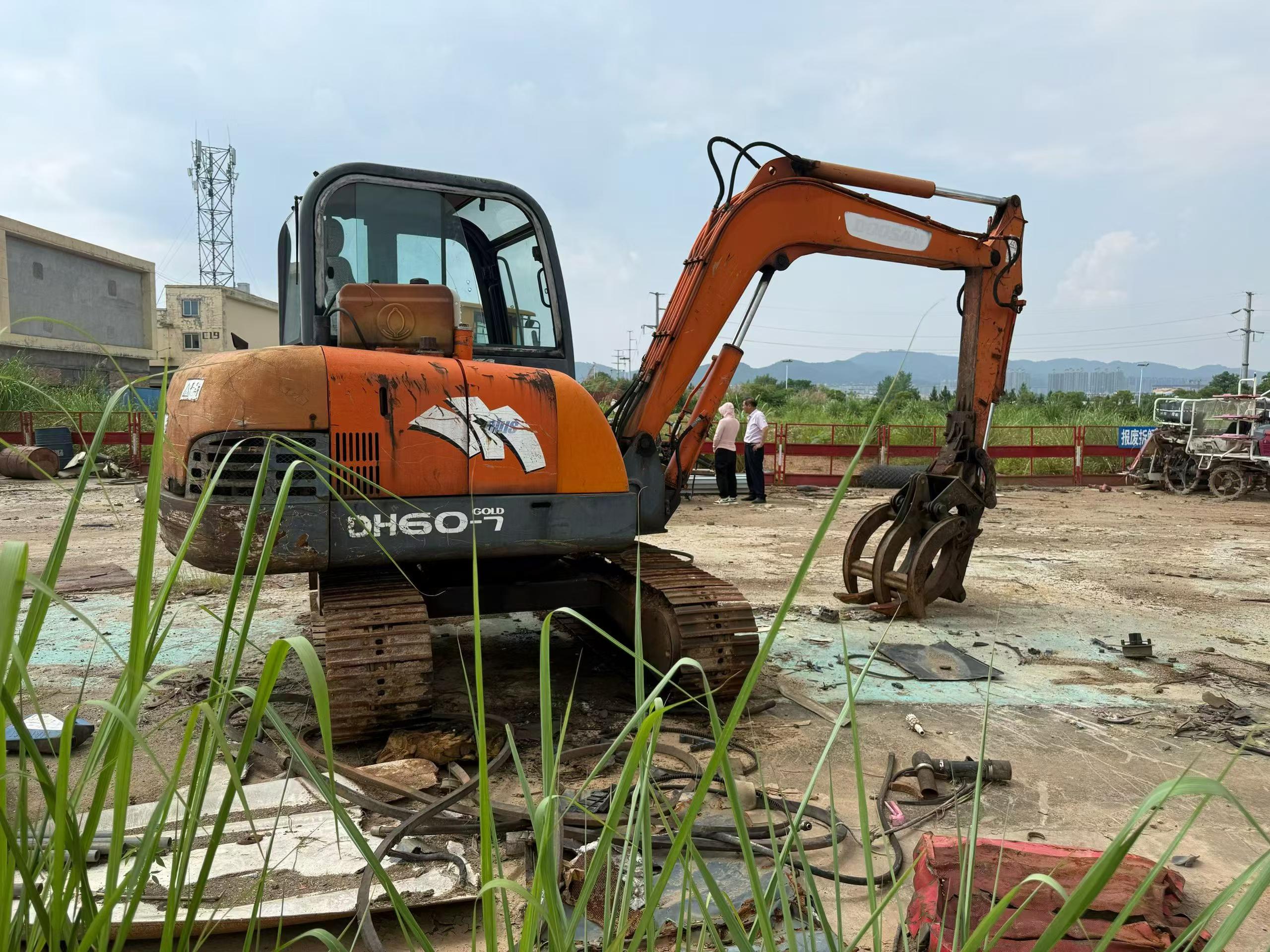 Buy Doosan DH60 Used Excavator / 5