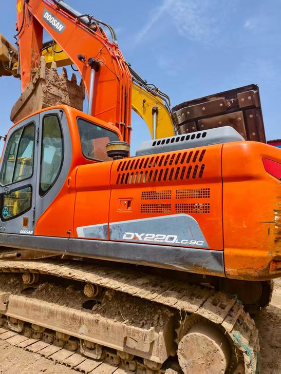 Buy Doosan DH220 Used Excavator / 1