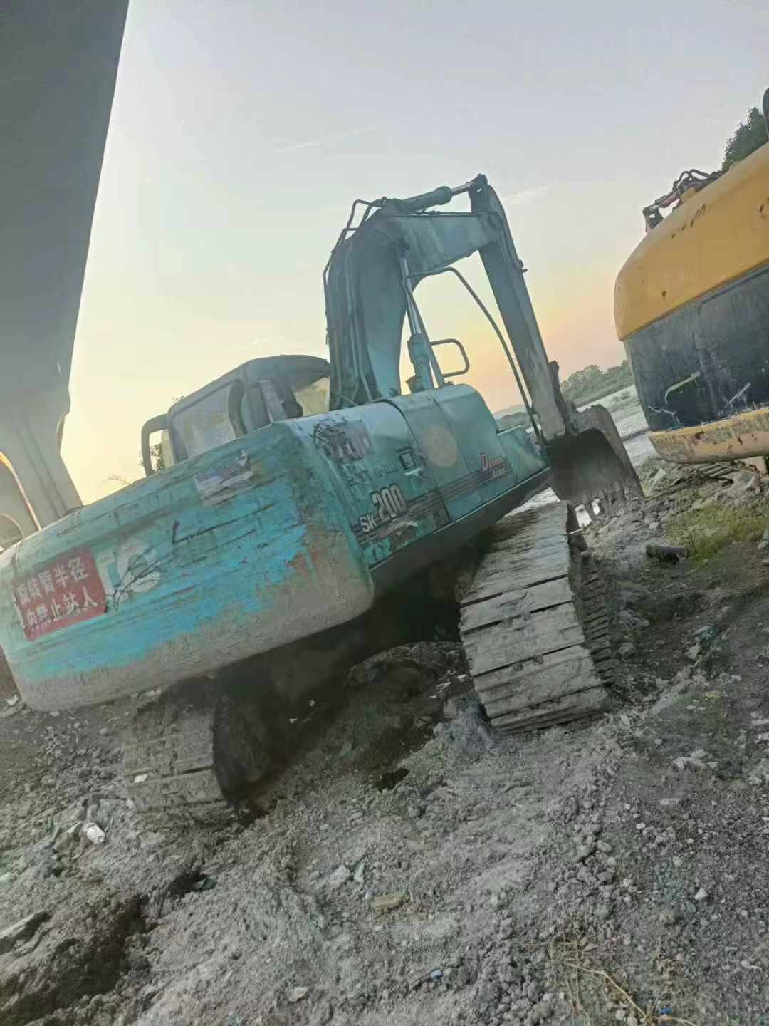 Buy Kobelco SK200-10 Used Excavator / 6