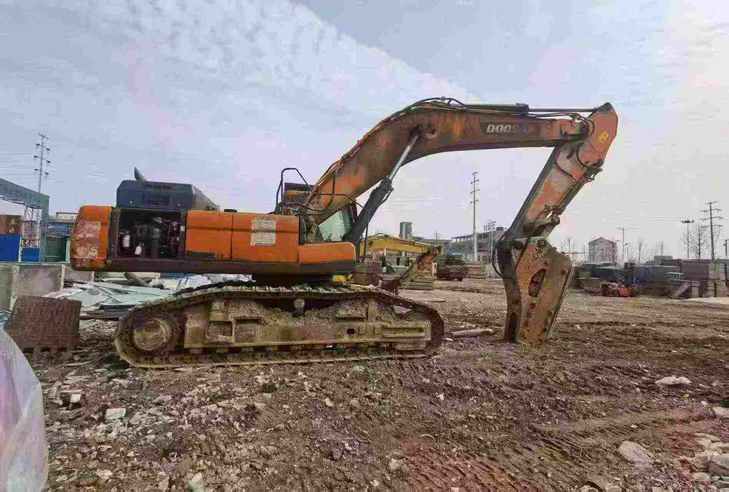 Buy Doosan DH500 Used Excavator / 1