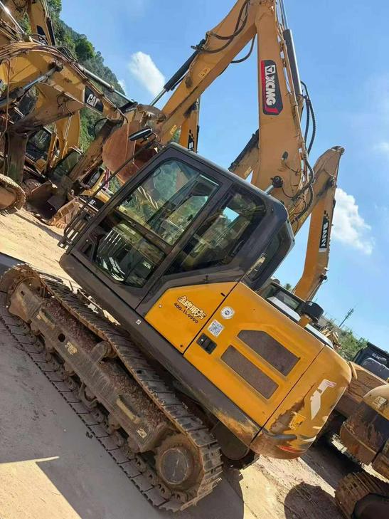 Buy XCMG XE2000 Used Excavator / 1