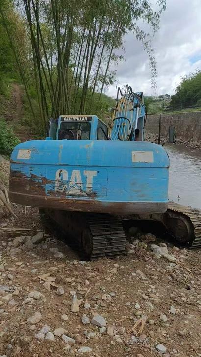Buy Caterpillar 320C Used Excavator / 1