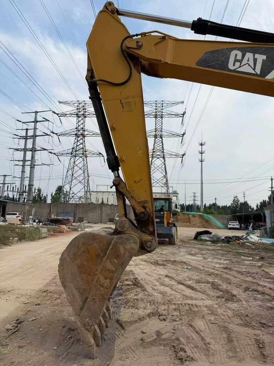 Buy Caterpillar 320D Used Excavator / 1