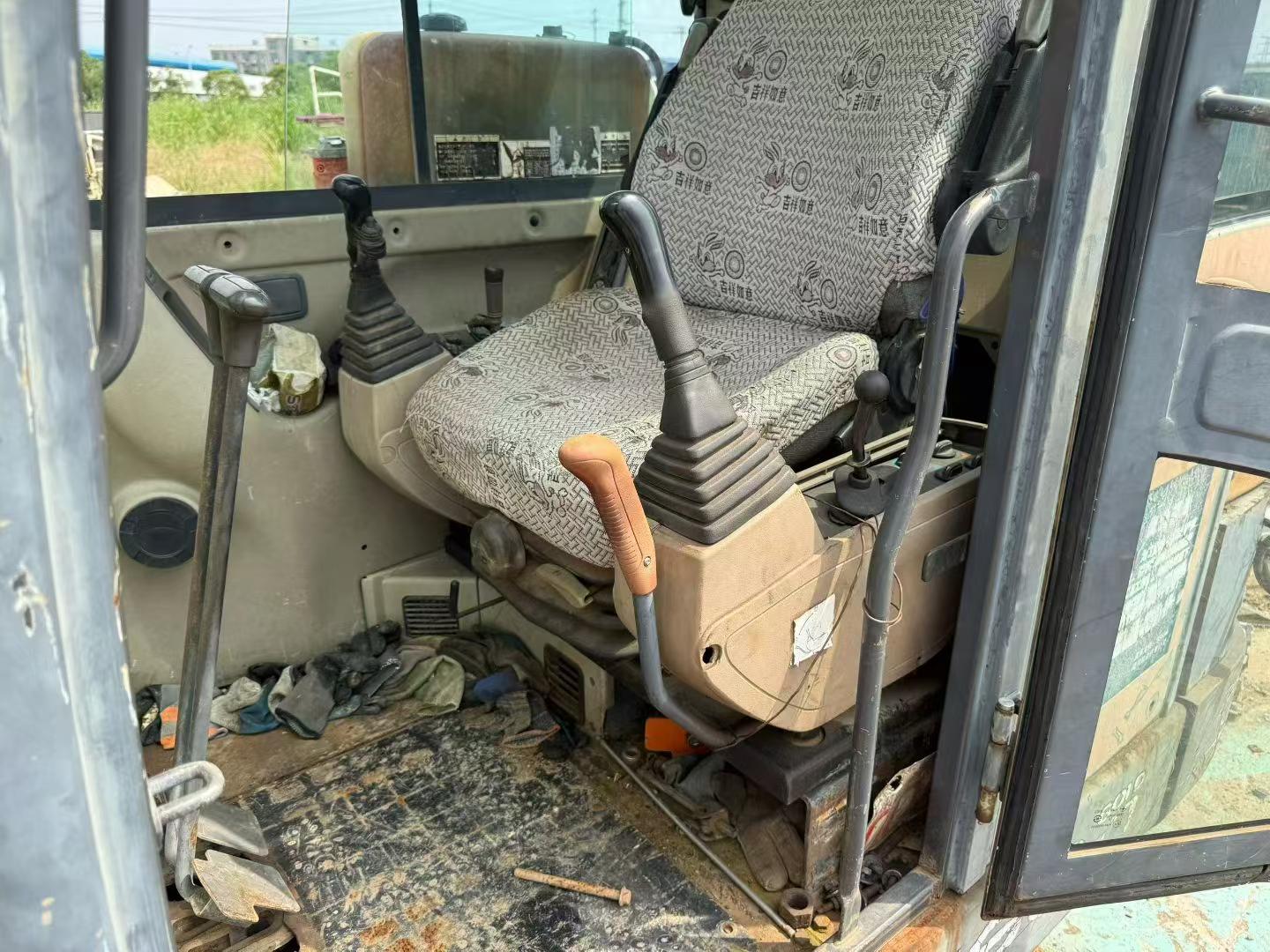 Buy Doosan DH60 Used Excavator / 4