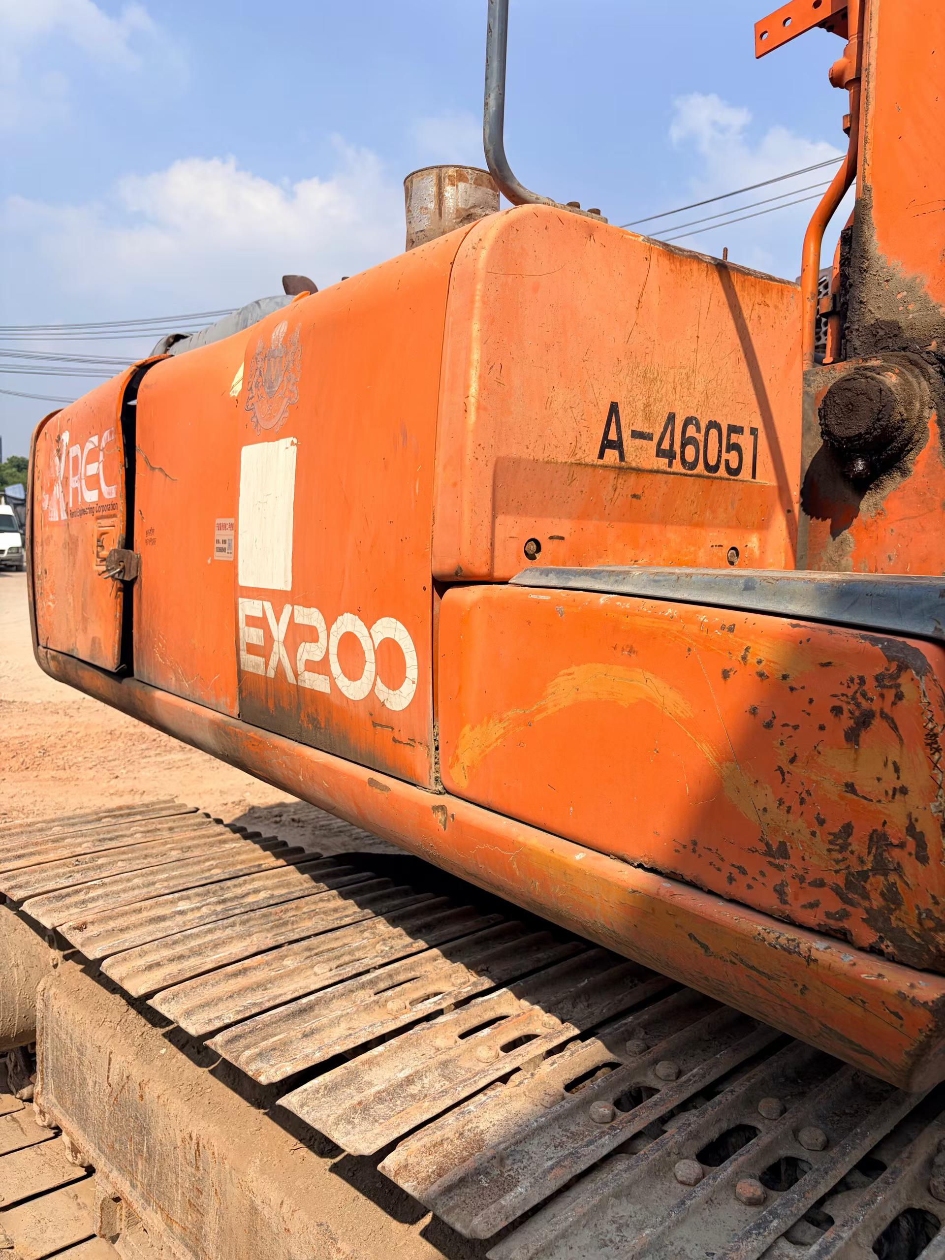 Buy Hitachi EX200-5 Used Excavator / 2