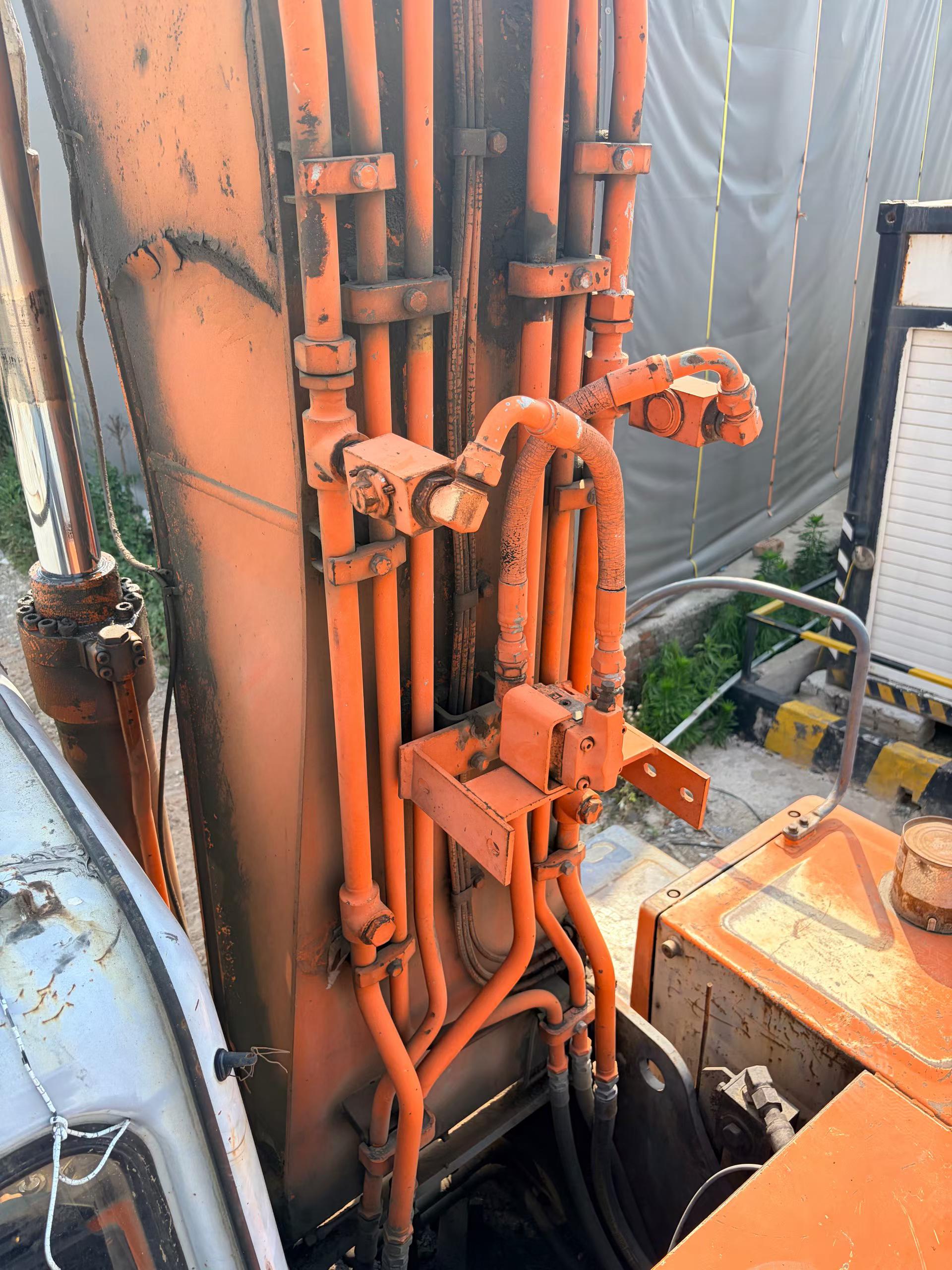 Buy Hitachi EX200-5 Used Excavator / 4