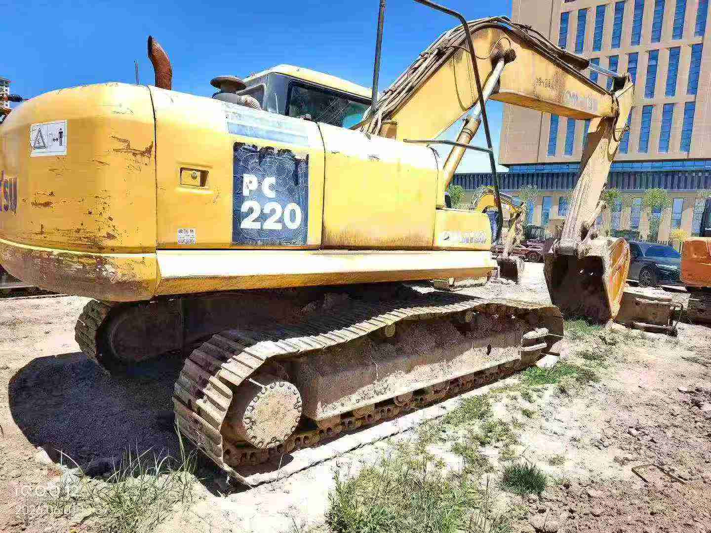 Buy Komatsu PC220 Used Excavator / 2 Buy Komatsu PC220 Used Excavator / 2