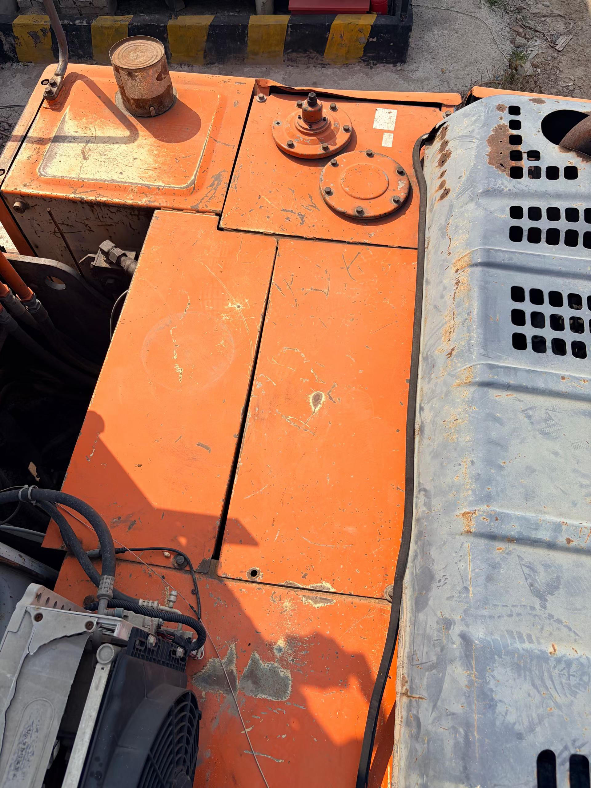 Buy Hitachi EX200-5 Used Excavator / 5