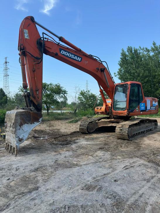 Buy Doosan DH220 Used Excavator / 1