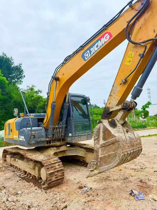 Buy XCMG XE135B Used Excavator / 1