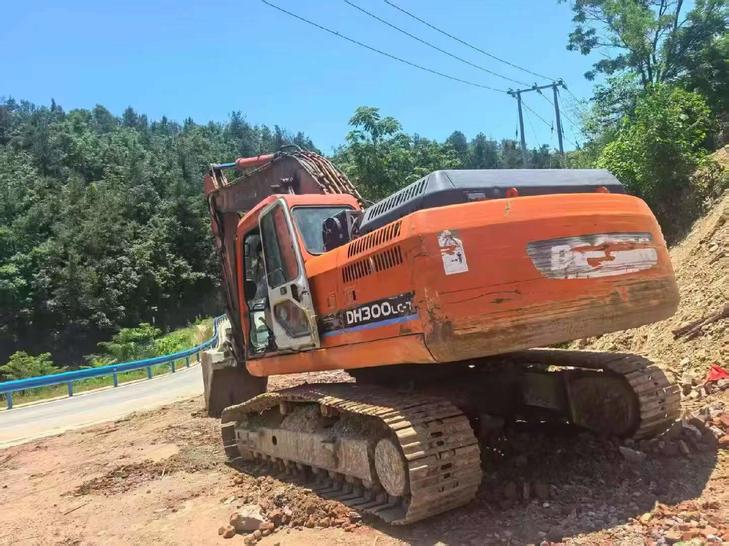 Buy Doosan DH300-7 Used Excavator / 1