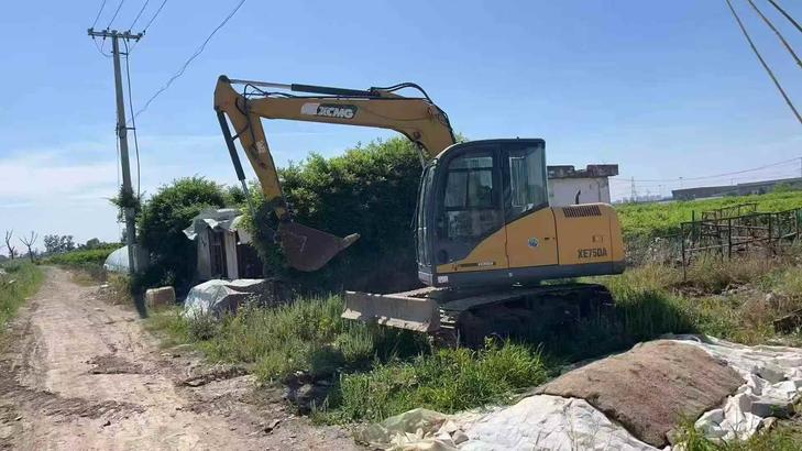 Buy XCMG XE75C Used Excavator / 1