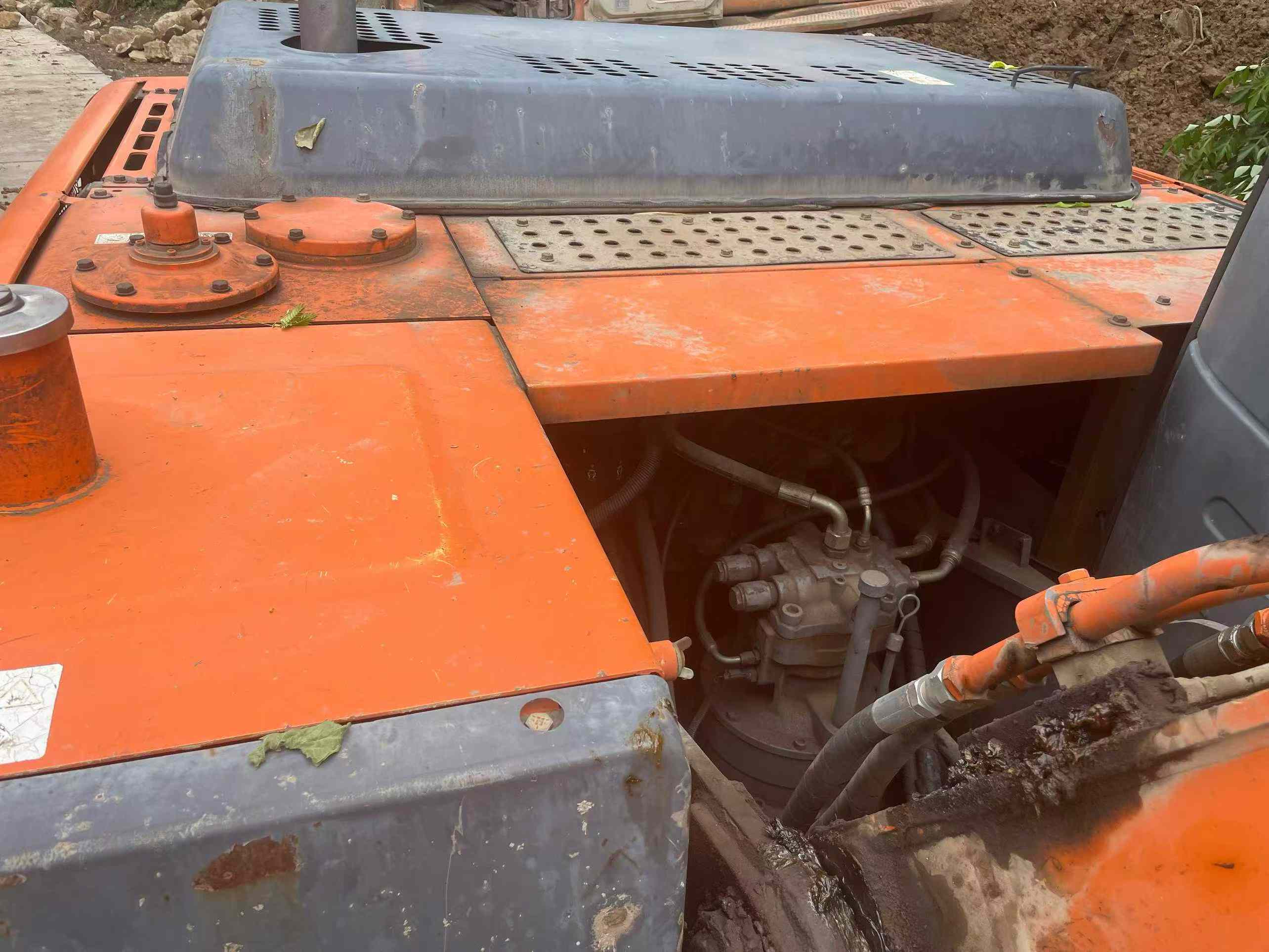 Buy Hitachi EX200-3 Used Excavator / 8