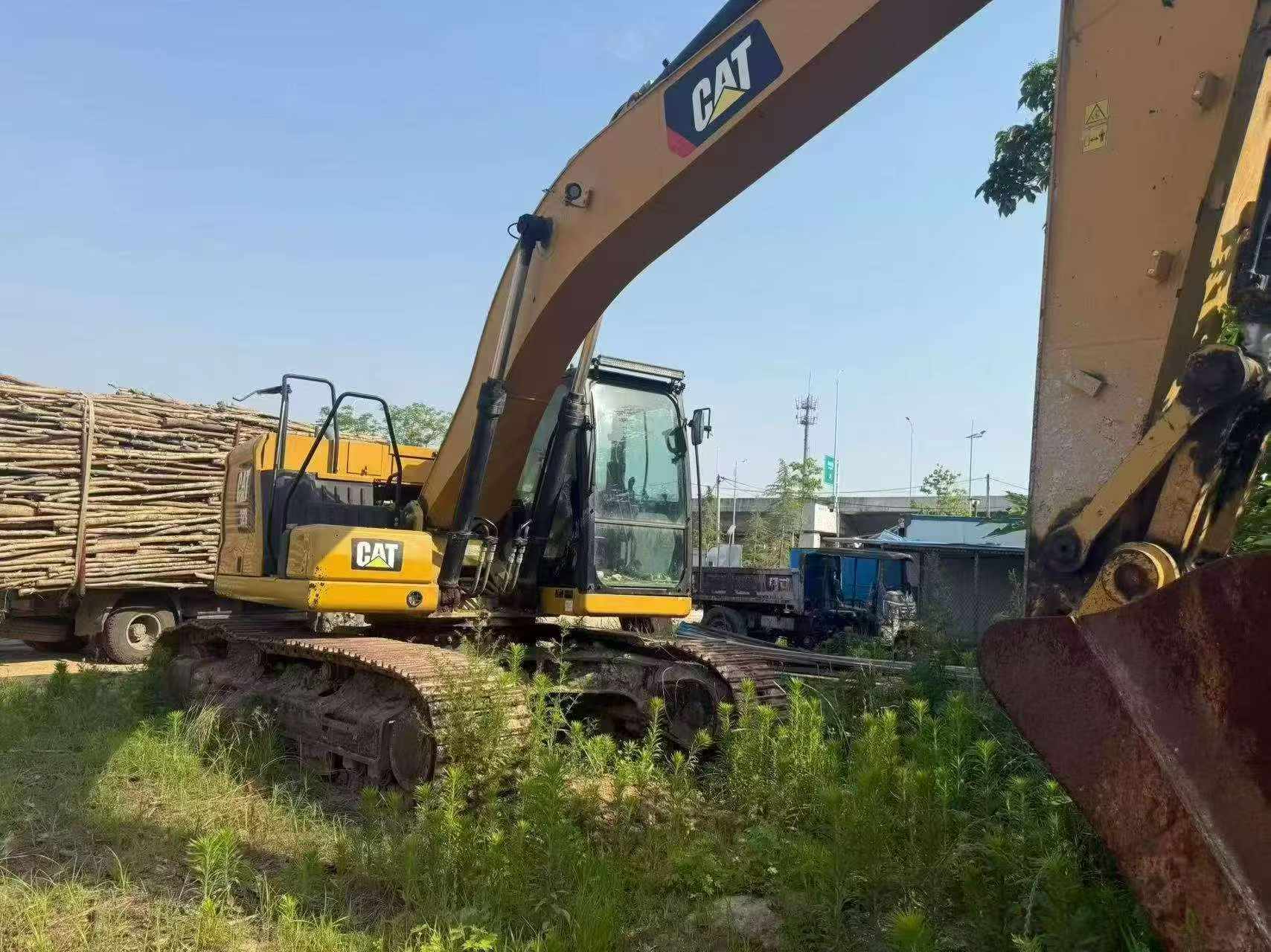 Buy Caterpillar 323 Used Excavator / 9 Buy Caterpillar 323 Used Excavator / 9