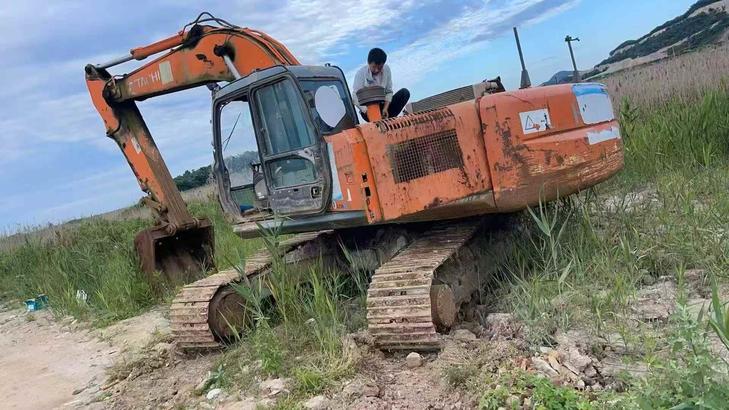 Buy Hitachi ZX260-3G Used Excavator / 1