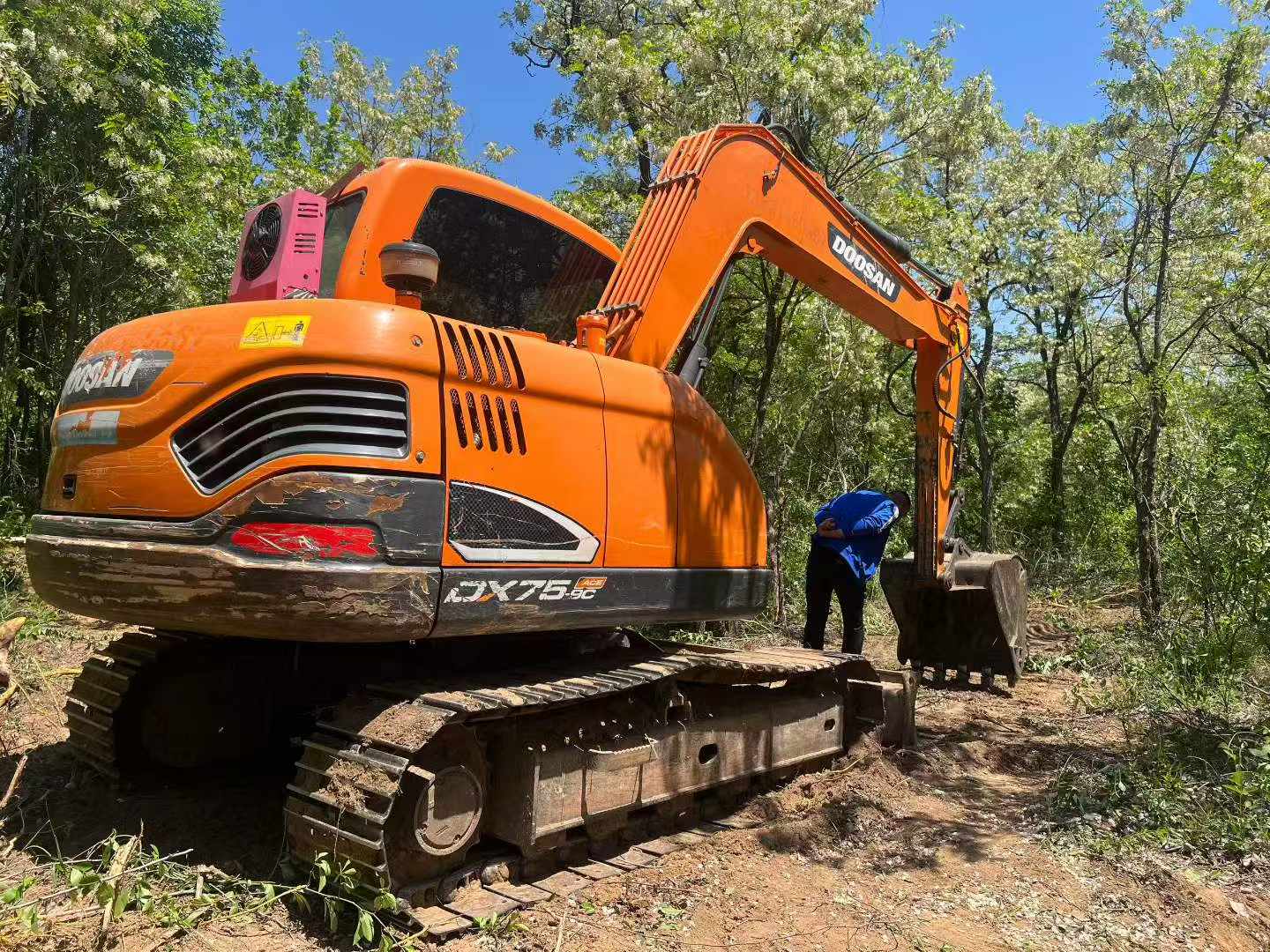 Buy Doosan DX75-10 Used Excavator / 3 Buy Doosan DX75-10 Used Excavator / 3