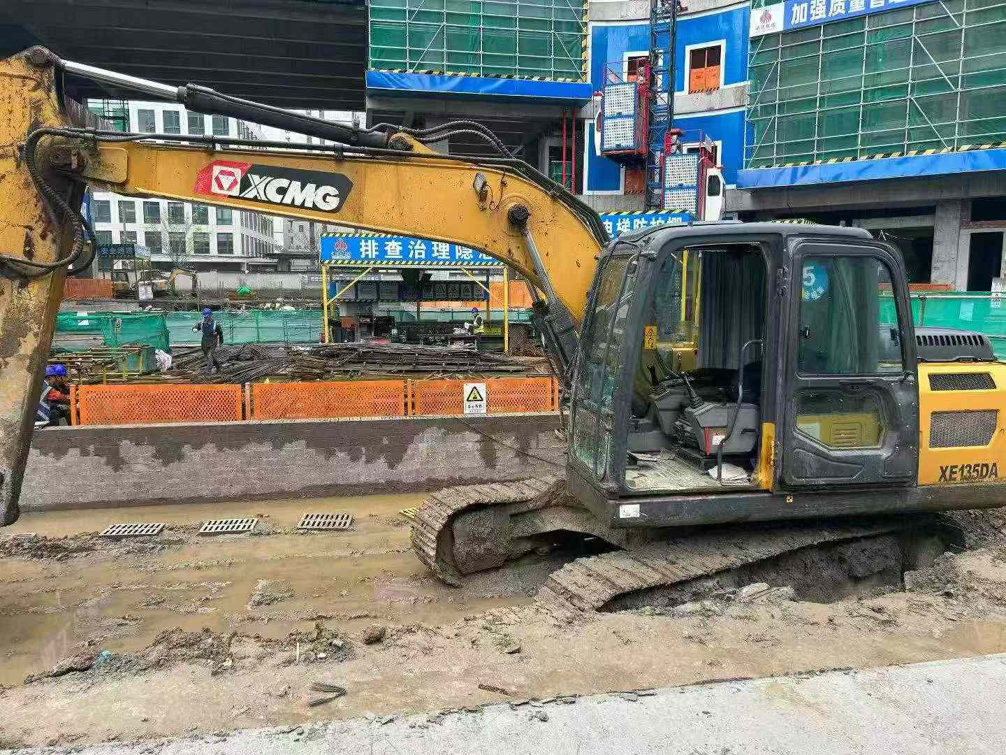 Buy XCMG XE135B Used Excavator / 5