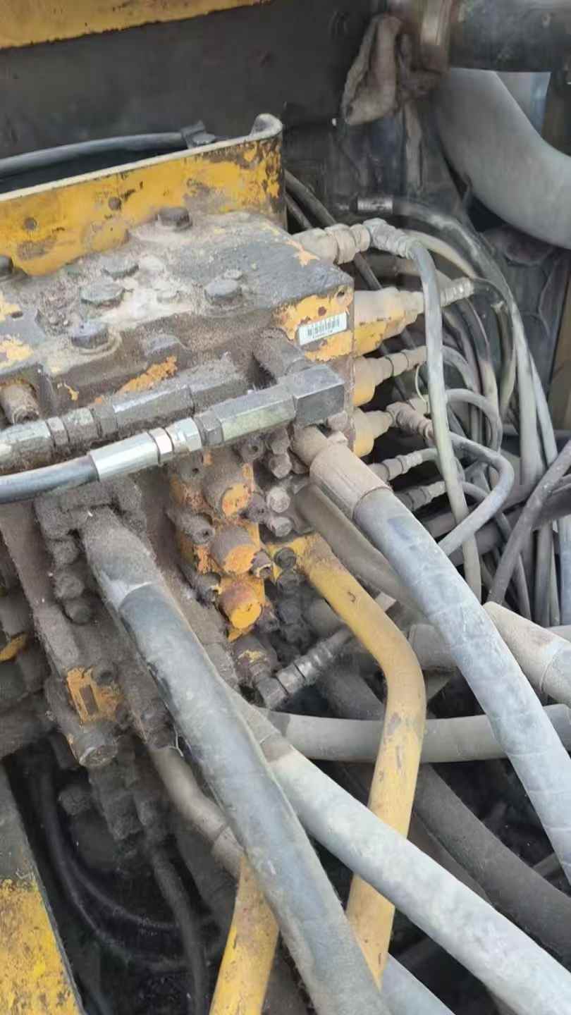 Buy Komatsu PC200 Used Excavator / 6
