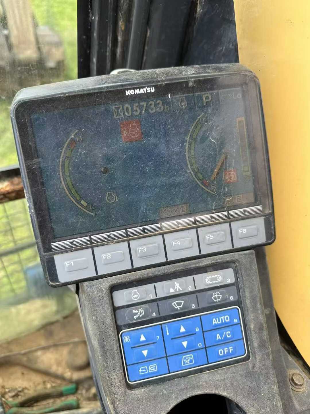 Buy Komatsu PC220-8 Used Excavator / 8 Buy Komatsu PC220-8 Used Excavator / 8
