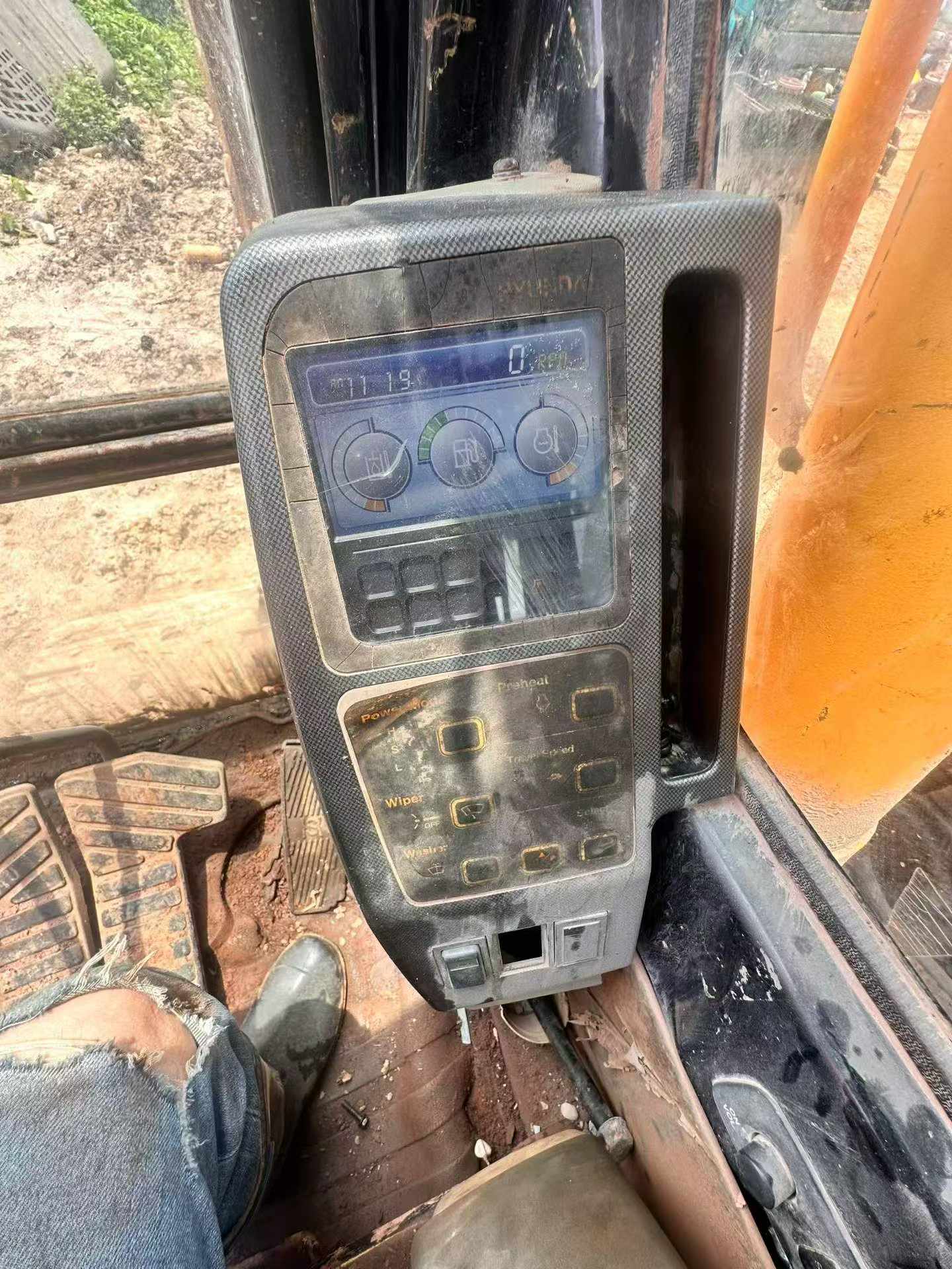 Buy Hyundai R215-7 Used Excavator / 2