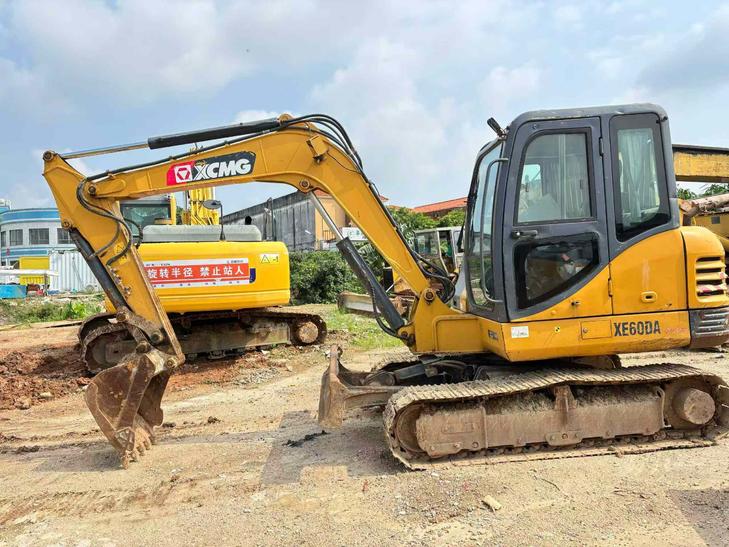 Buy XCMG XE60 Used Excavator / 1