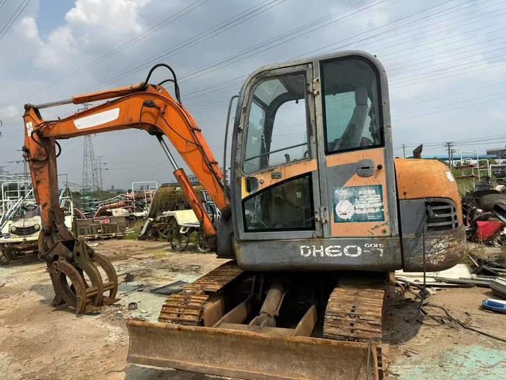Buy Doosan DH60 Used Excavator / 1