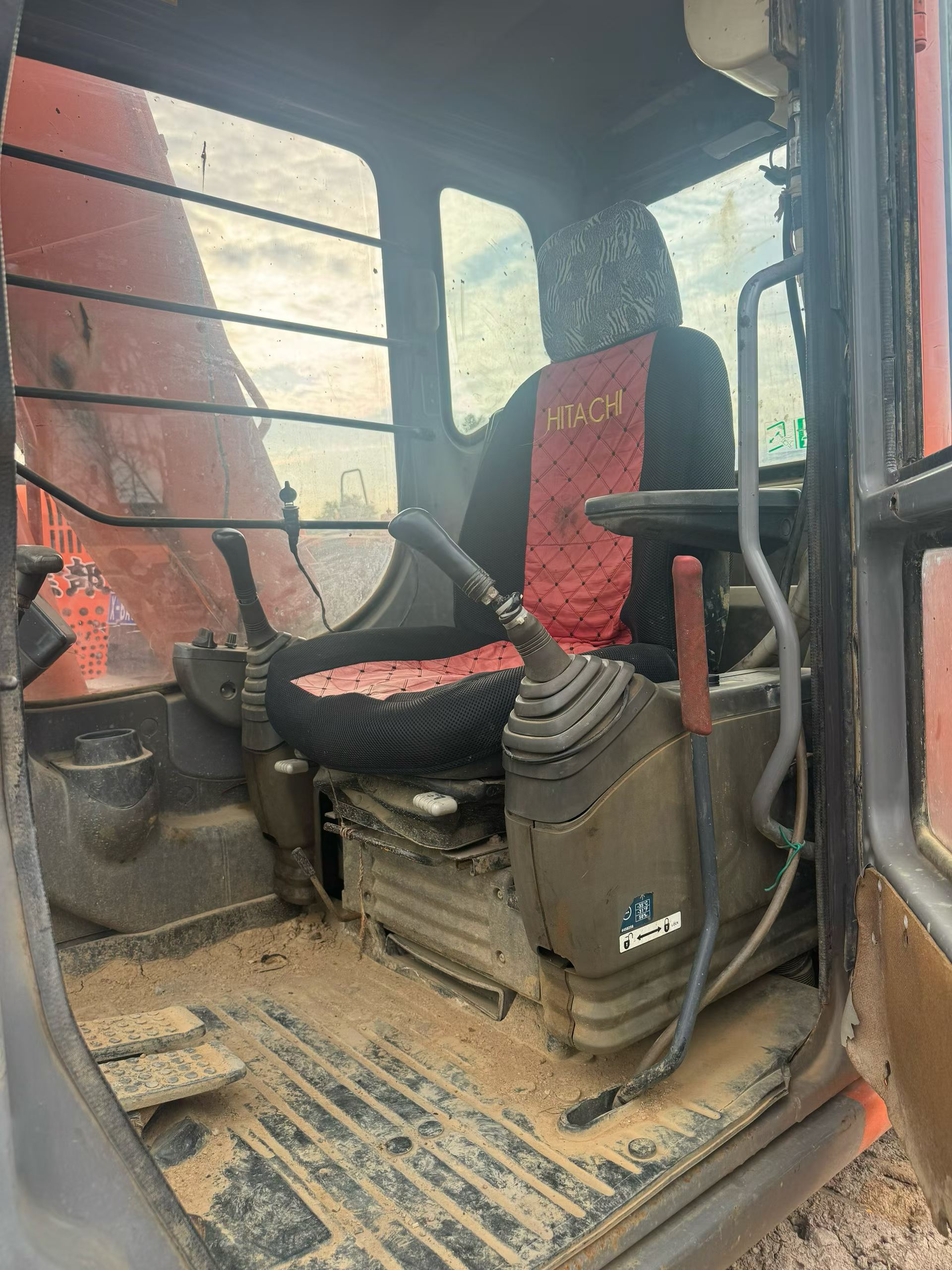 Buy Hitachi EX120-6 Used Excavator / 8 Buy Hitachi EX120-6 Used Excavator / 8
