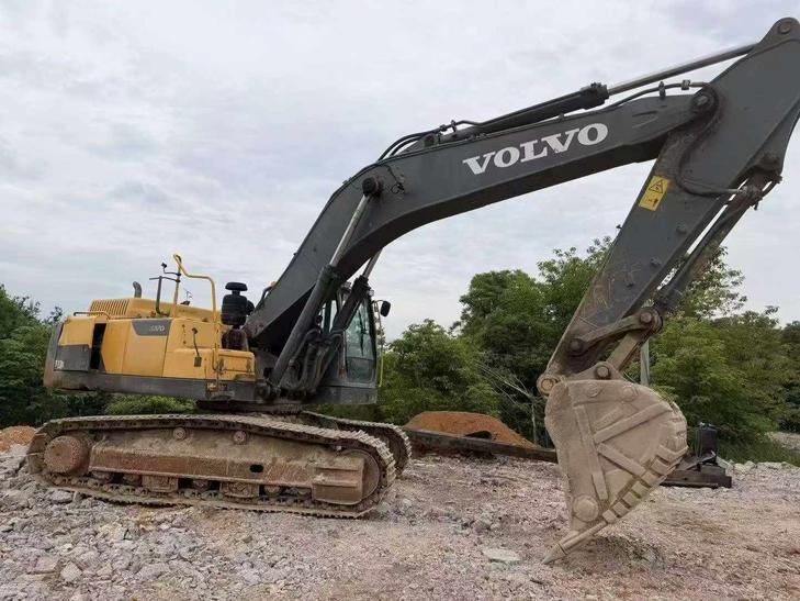 Buy Volvo L350F Used Excavator / 1